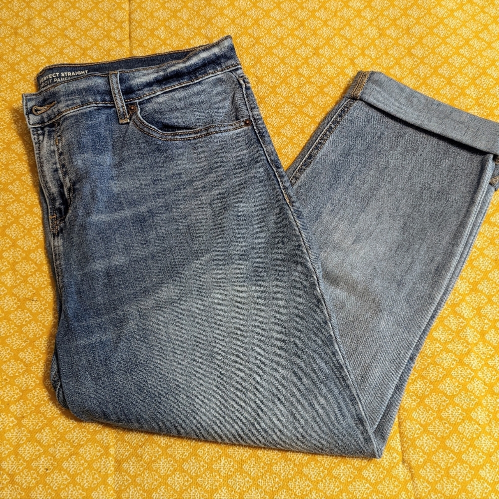 ⭐ BOGO SALE ⭐ Old Navy Perfect Straight Jeans (light wash)